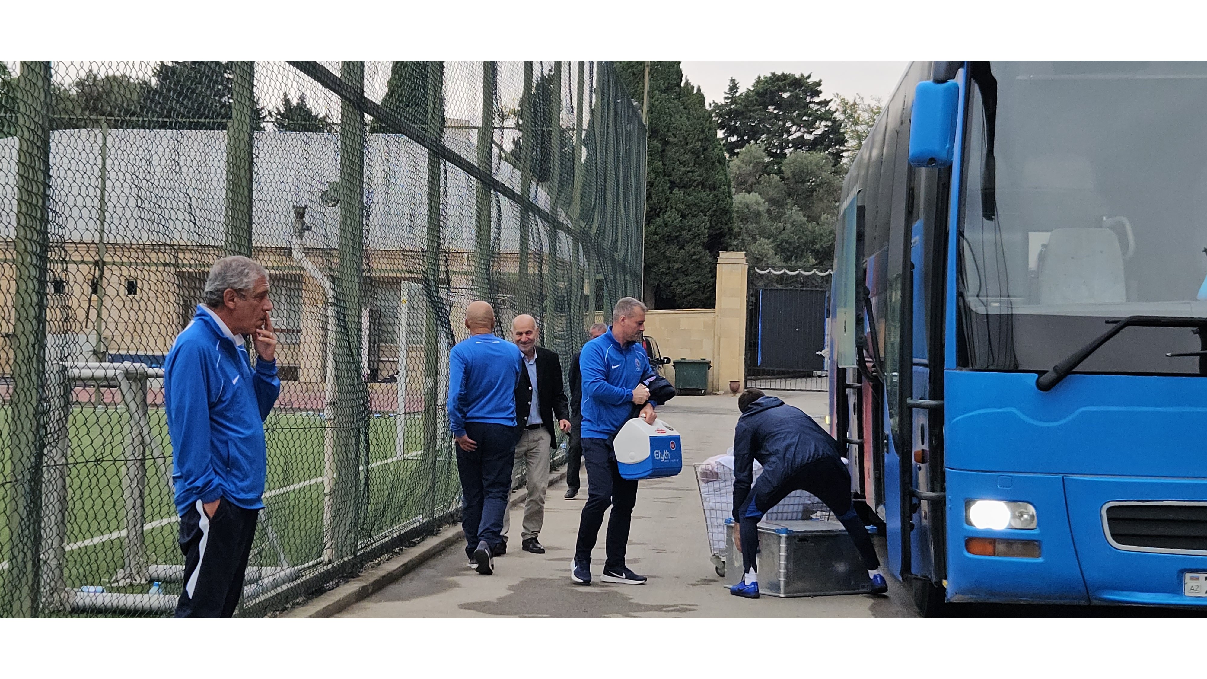 Foto-Video: Azərbaycanın futbol yığması gəldi, Fernando Santos pis vərdişə başladı