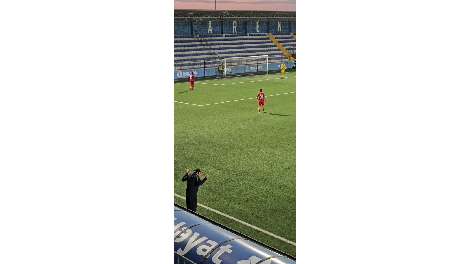 "Turan"ın baş məşqçisi Qurban Berdıyev əsəbləşdi - Foto-Video