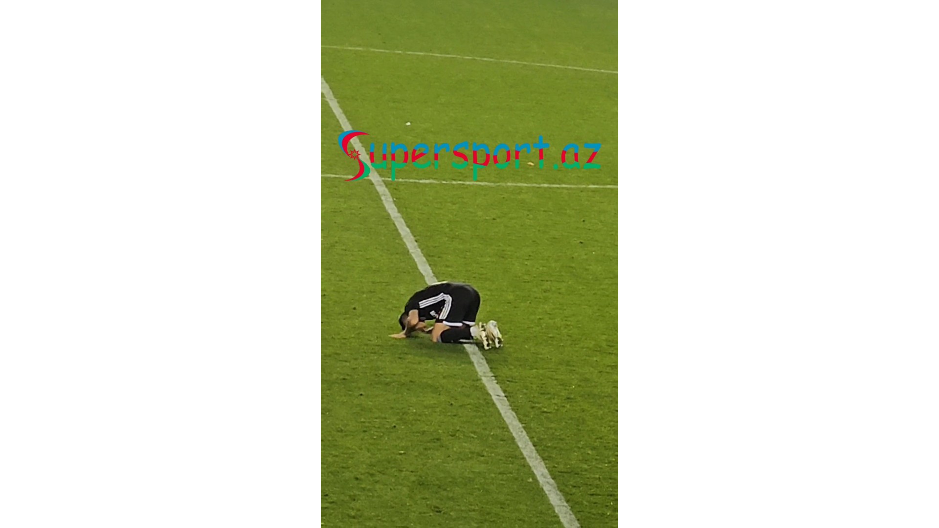"Qarabağ"ın braziliyalı futbolçusu Mateus Silva səcdə etdi - Foto-Video