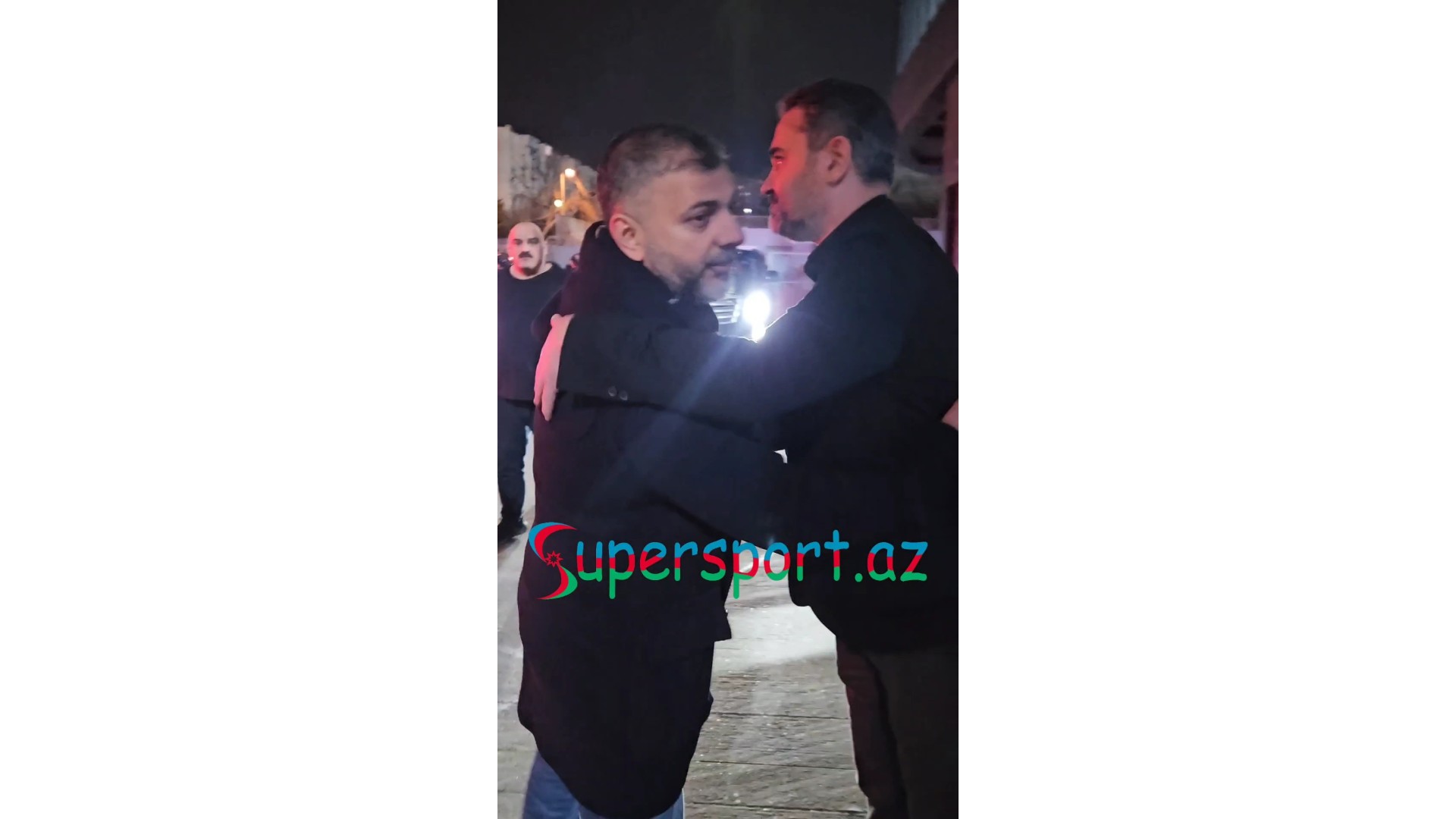 Foto-Video: "Neftçi"ylə "Sabah"ın rəhbərləri qucaqlaşdı, Maqsud Adıgözəlovla Cenk Sümer qaçdı