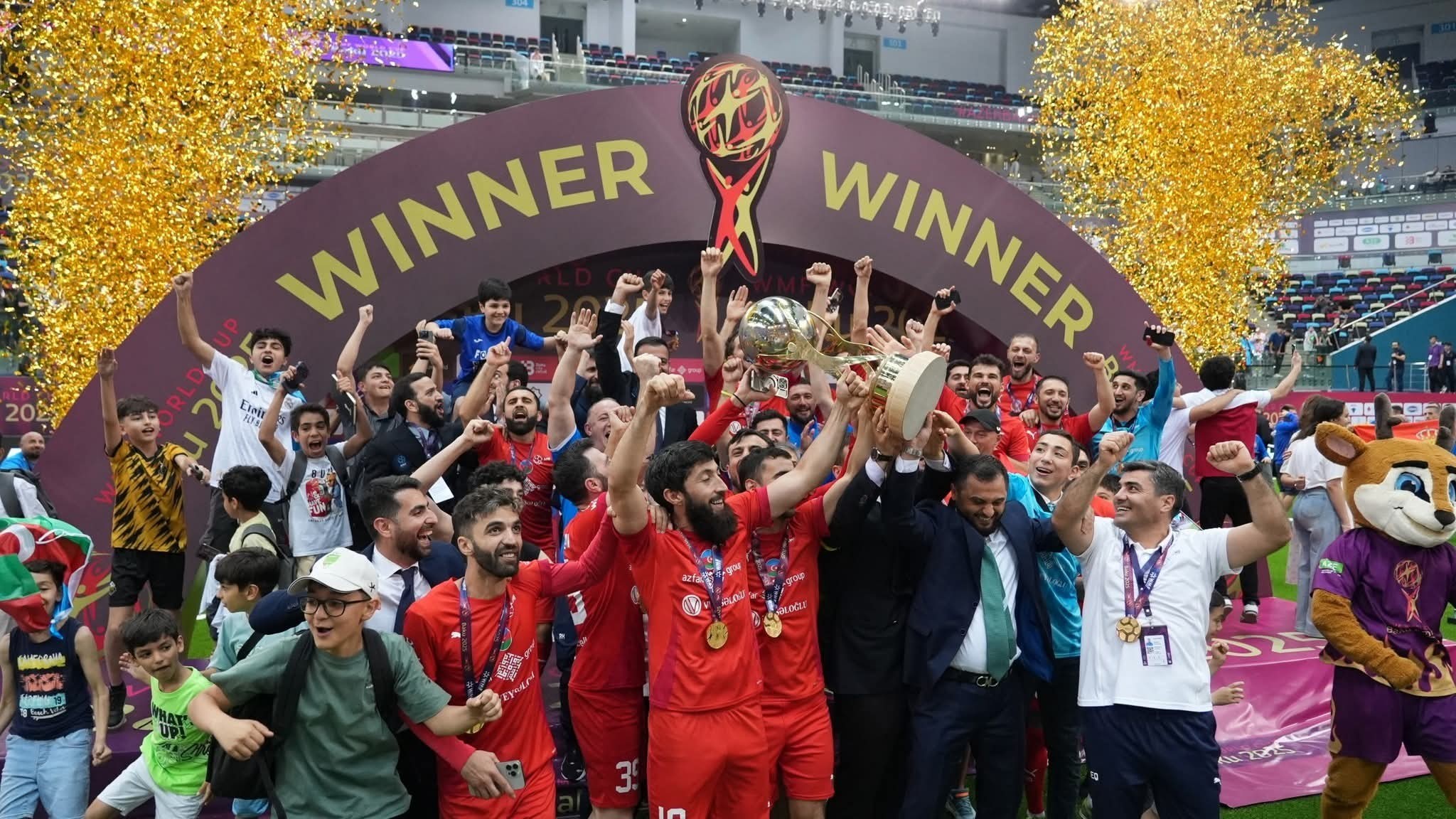Dünya çempionu Azərbaycanın minifutbol millisi mükafatlandırıldı - Video