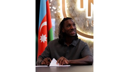 "Neftçi" yeni futbolçu aldı