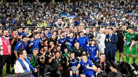 Özbək futbolçulara fəxri ad, pul, maşın veriləcək