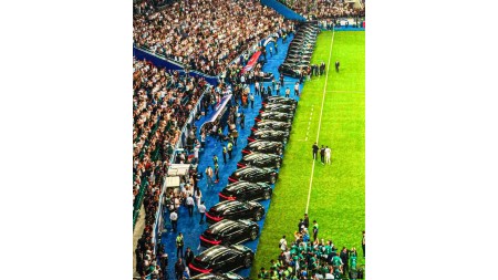 Özbəkistan prezidenti futbolçulara 40 avtomobil hədiyyə etdi - Fotolar