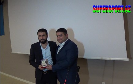 Milli Qəhrəmanın şərəfinə medal "Qarabağ"ın kapitanına verildi - Video