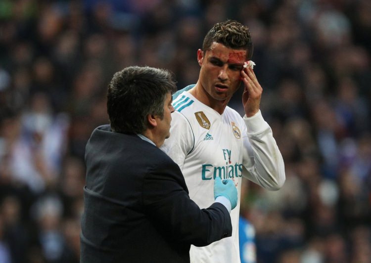 Ronaldo qan içində - Foto