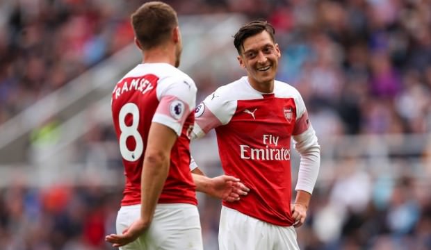 Məsut Özil "Arsenal"da 9 aylıq həsrəti bitirdi - Video