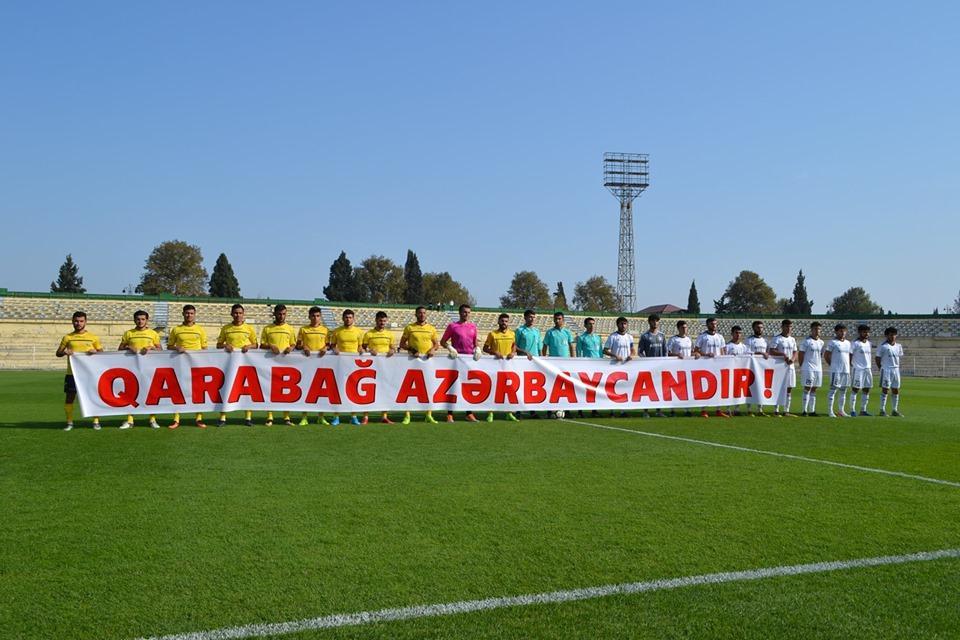 "Kəpəz" oyuna “Qarabağ Azərbaycandır!” plakatı ilə çıxdı - Foto