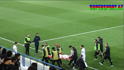 "Neftçi"nin futbolçusu xərəkdə aparıldı - Video