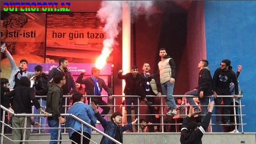 "Qarabağ" azarkeşləri od püskürdü, "Neftçi"yə sataşdı - Video