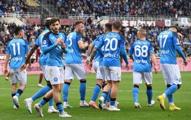 "Napoli" darmadağın etdi
