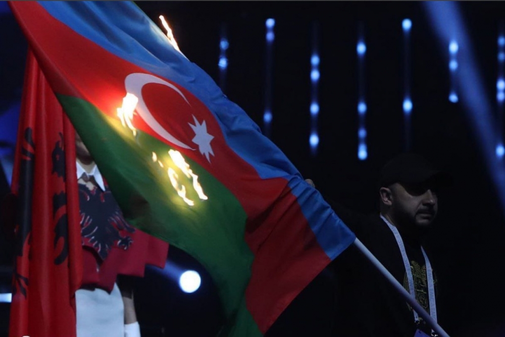 Azərbaycanın bayrağını yandıran erməni beynəlxalq axtarışa verildi