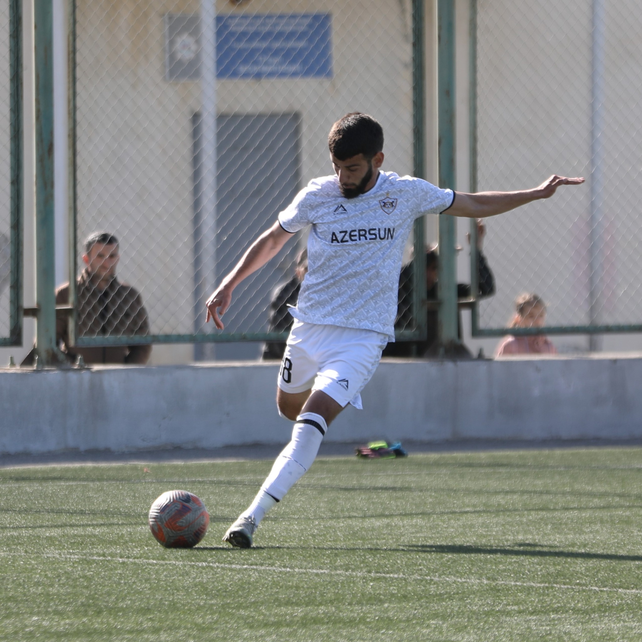 "Qarabağ"ın futbolçusu ağır vəziyyətdə