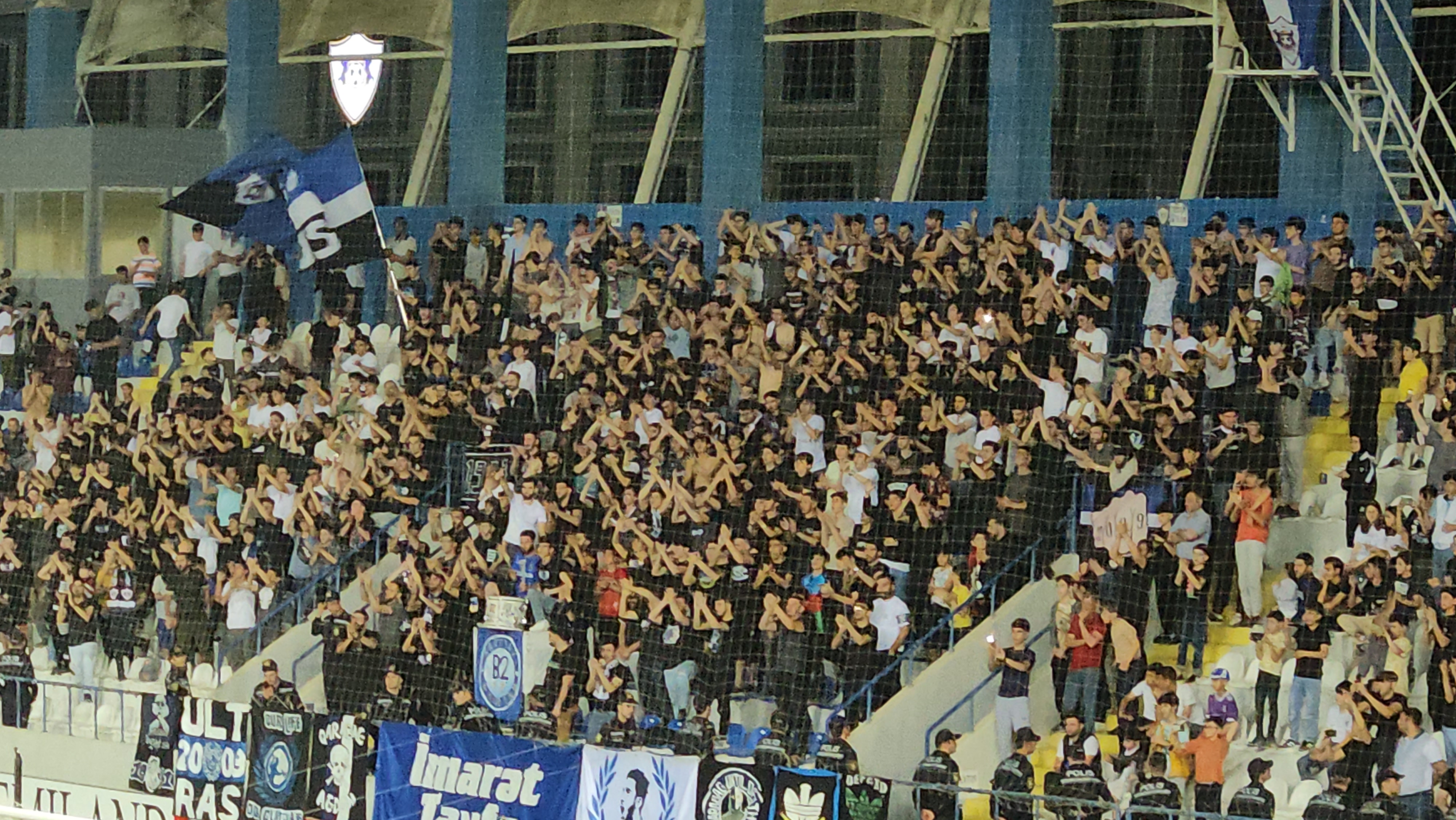 "Qarabağ" azarkeşləri "Neftçi"ni fitə basdı - Video