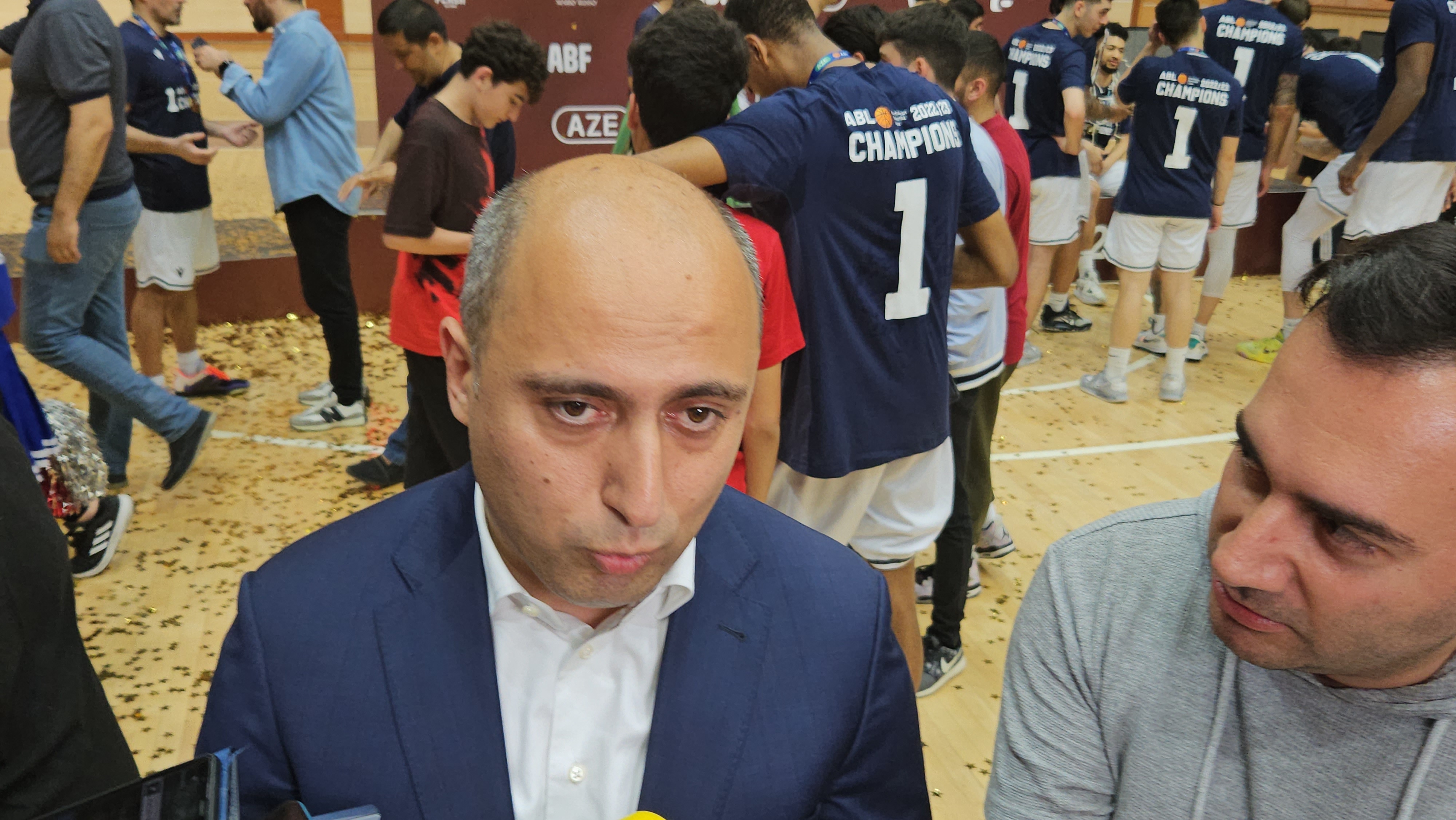 Emin Əmrullayev "Neftçi"dən danışmaq istəmədi - Video