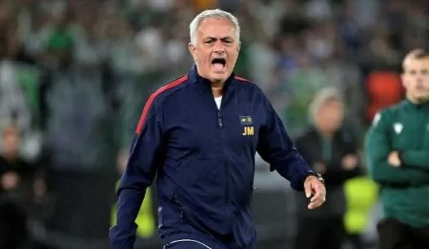 Mourinyo "Mənə lağ edirlər" dedi, "Tottenhem"ə "daş atdı"