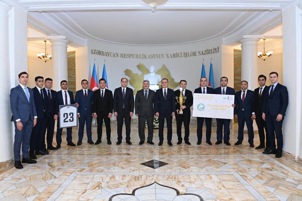Ceyhun Bayramov futbol komandasının üzvləri ilə görüşdü