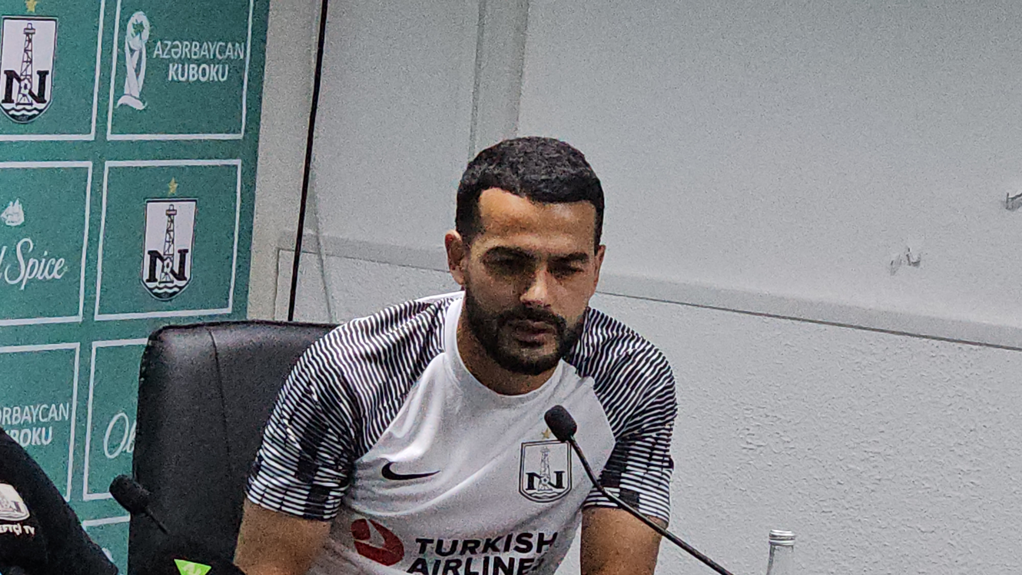 Video - "Neftçi"nin kapitanı Emin Mahmudov gedir, qalır?